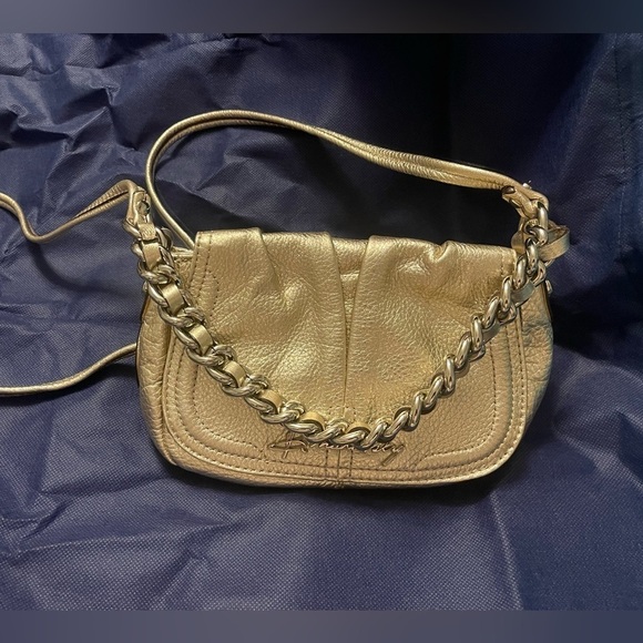 B. Makowsky gold, mini bag wedding convertibleCrossbody & wrist, lots of pockets - Picture 4 of 10